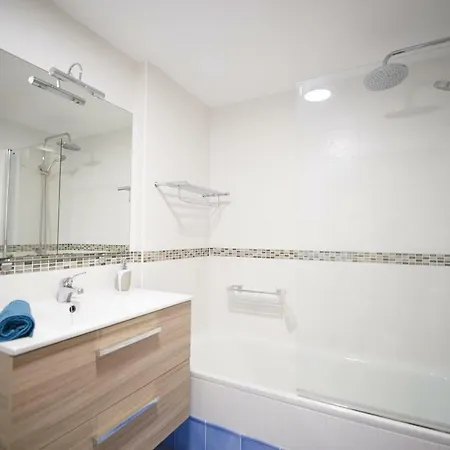 Spacious And Comfortable Paraiso Ii Appartement