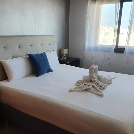 Spacious And Comfortable Paraiso Ii דירה